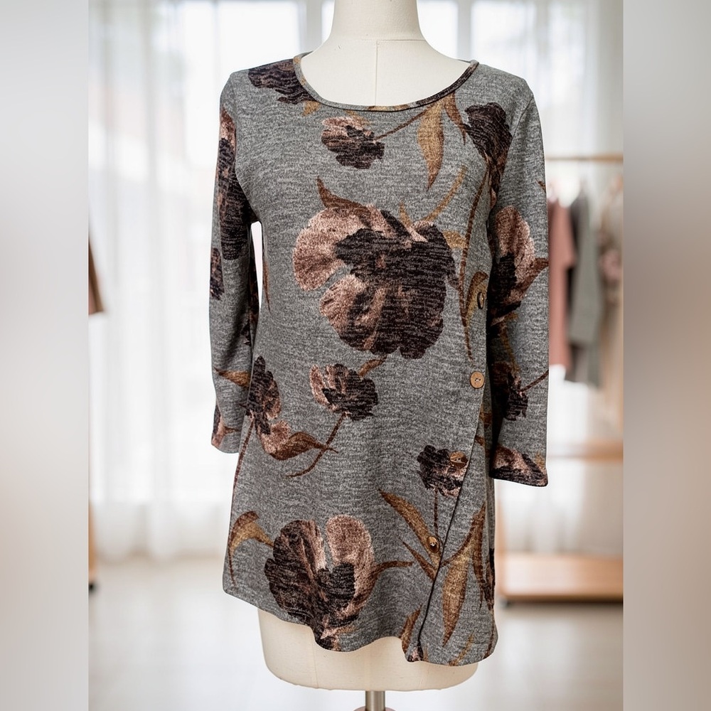 Entro Gray Floral‎ 3/4 Sleeve Sweater